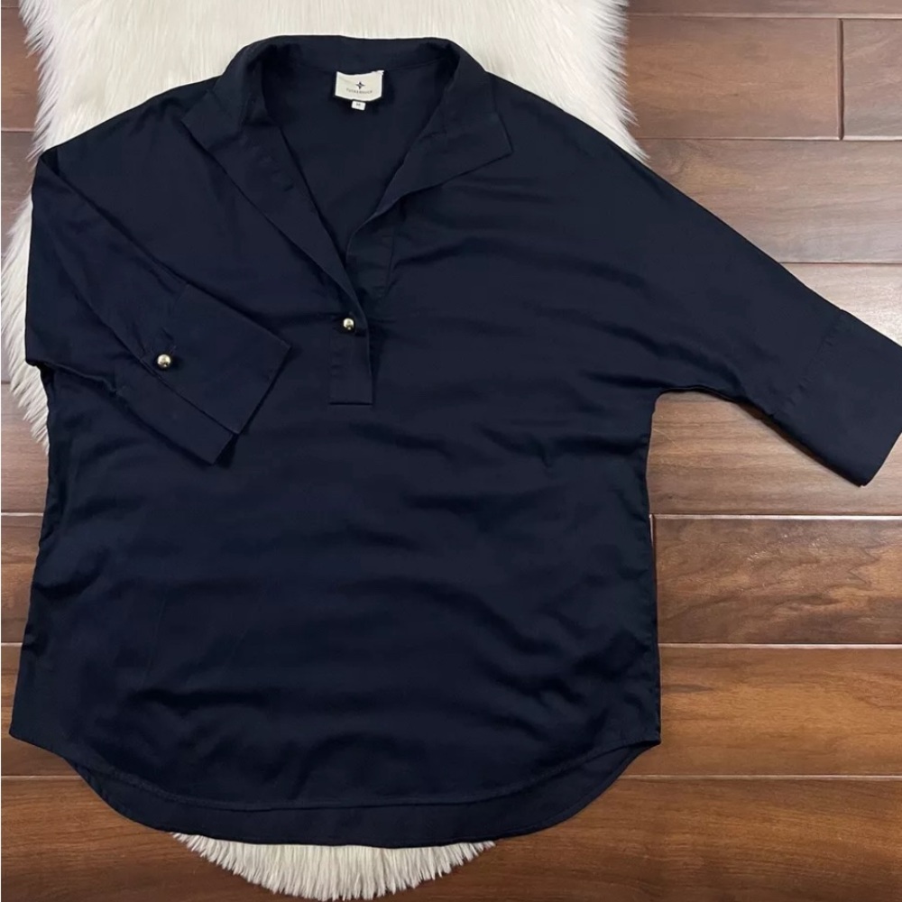 Tuckernuck Women's Size Medium Navy Blue Willow Tunic Top Blouse